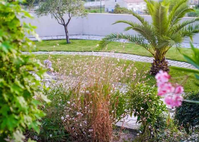 B&B Hotel Villeneuve Loubet Village
